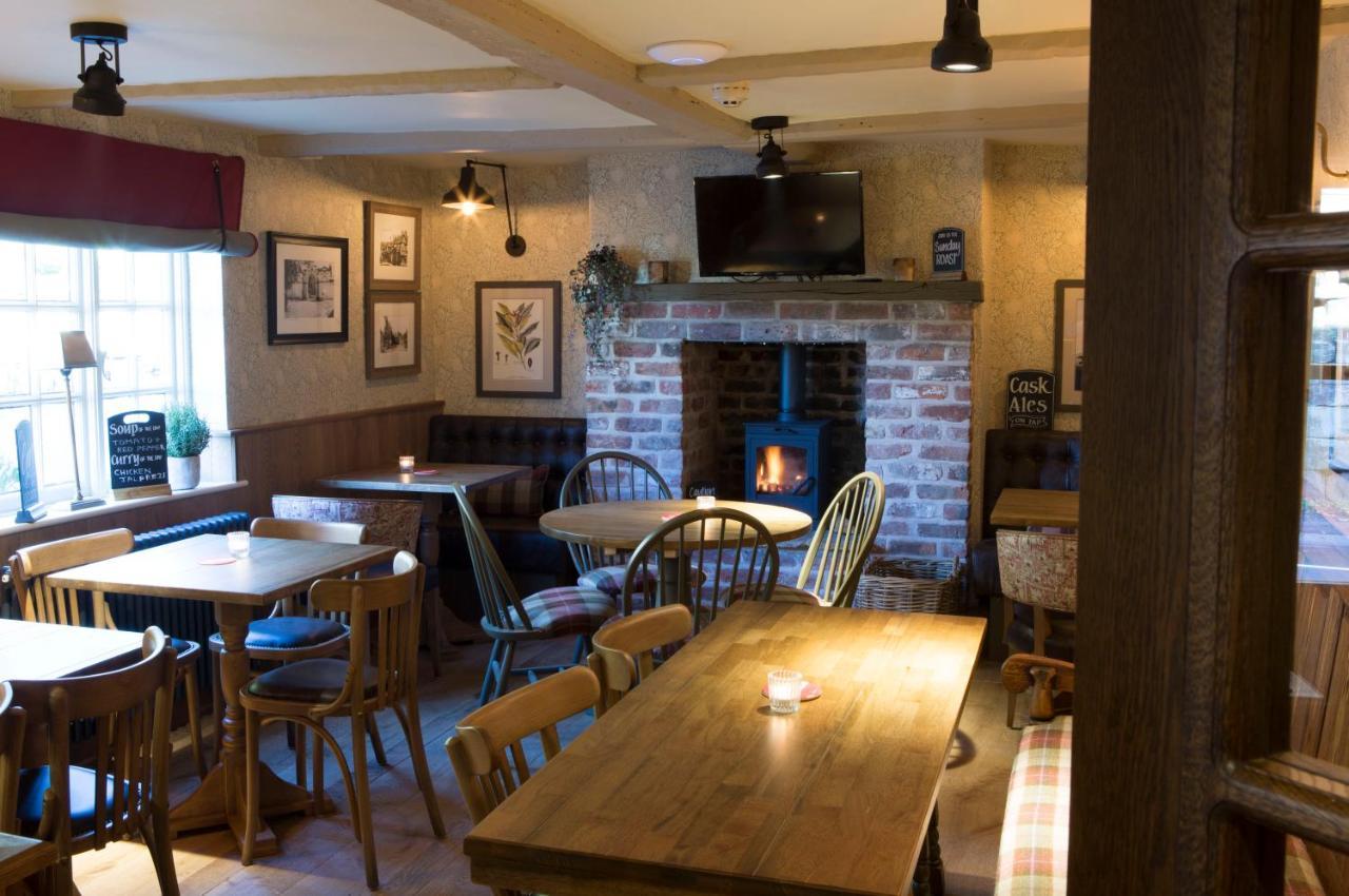 Red Lion Inn Little Budworth Exterior foto